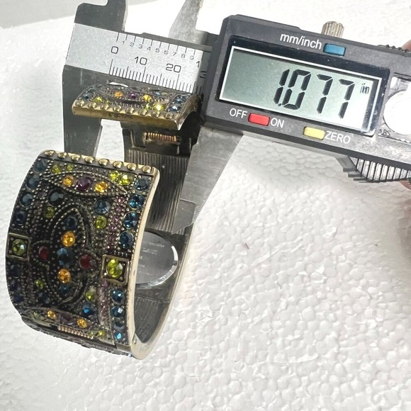 Heidi‎ Daus Womens Cuff Watch 87098 Hinged Crystal Jeweled Works New Batter - Picture 5 of 11